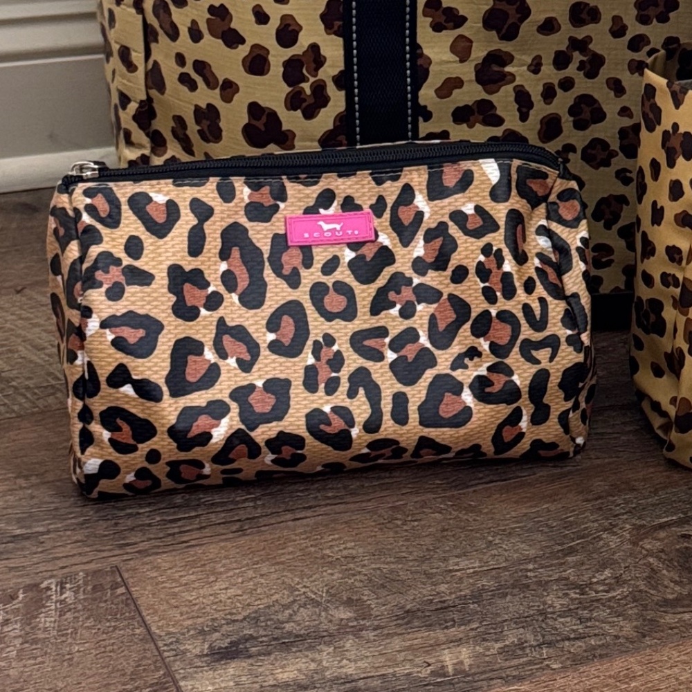 SCOUT Leopard Print Cosmetic Bag GUC